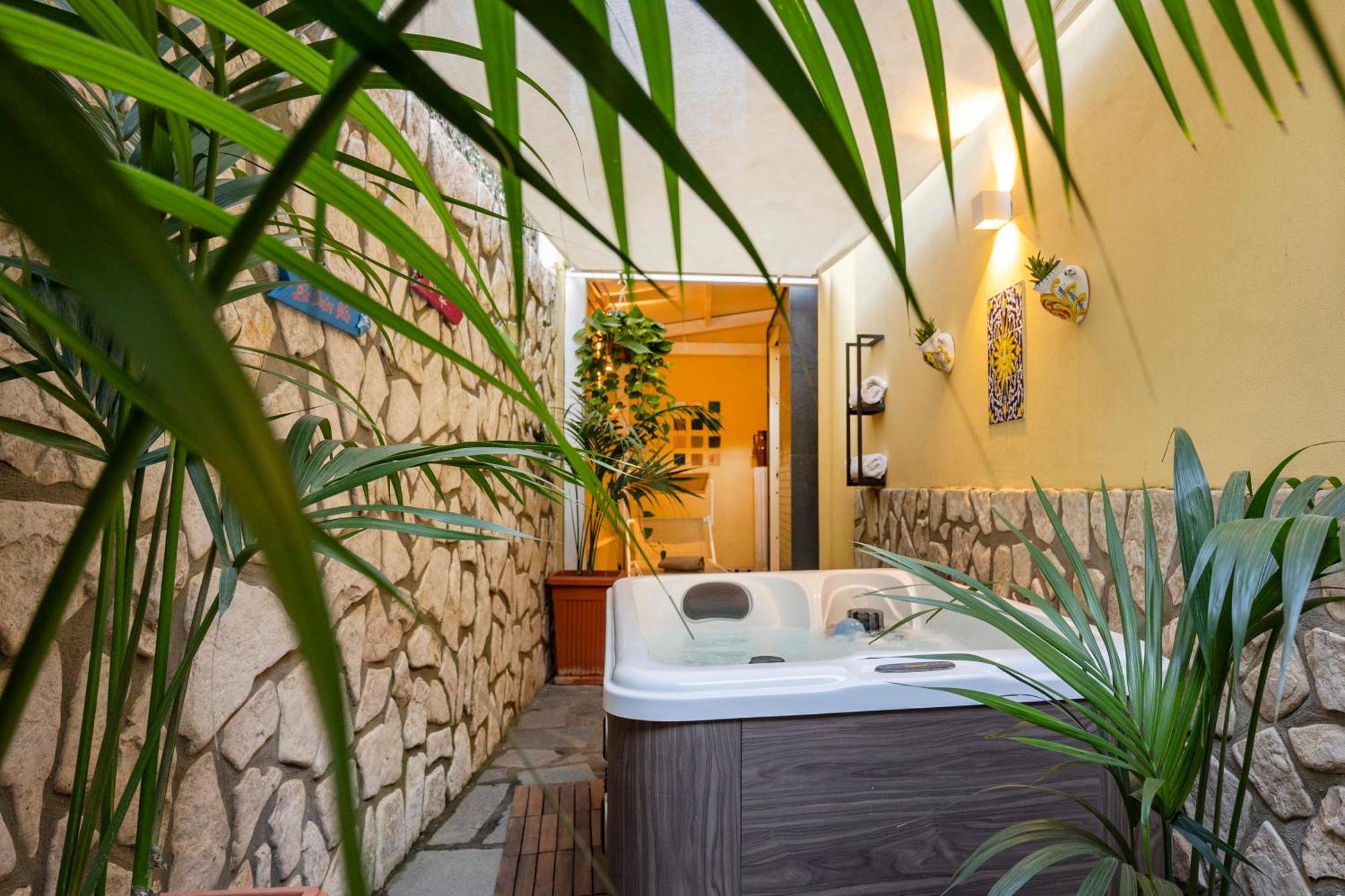 Suite Apartment Capri Con Jacuzzi In Piazzetta Екстер'єр фото